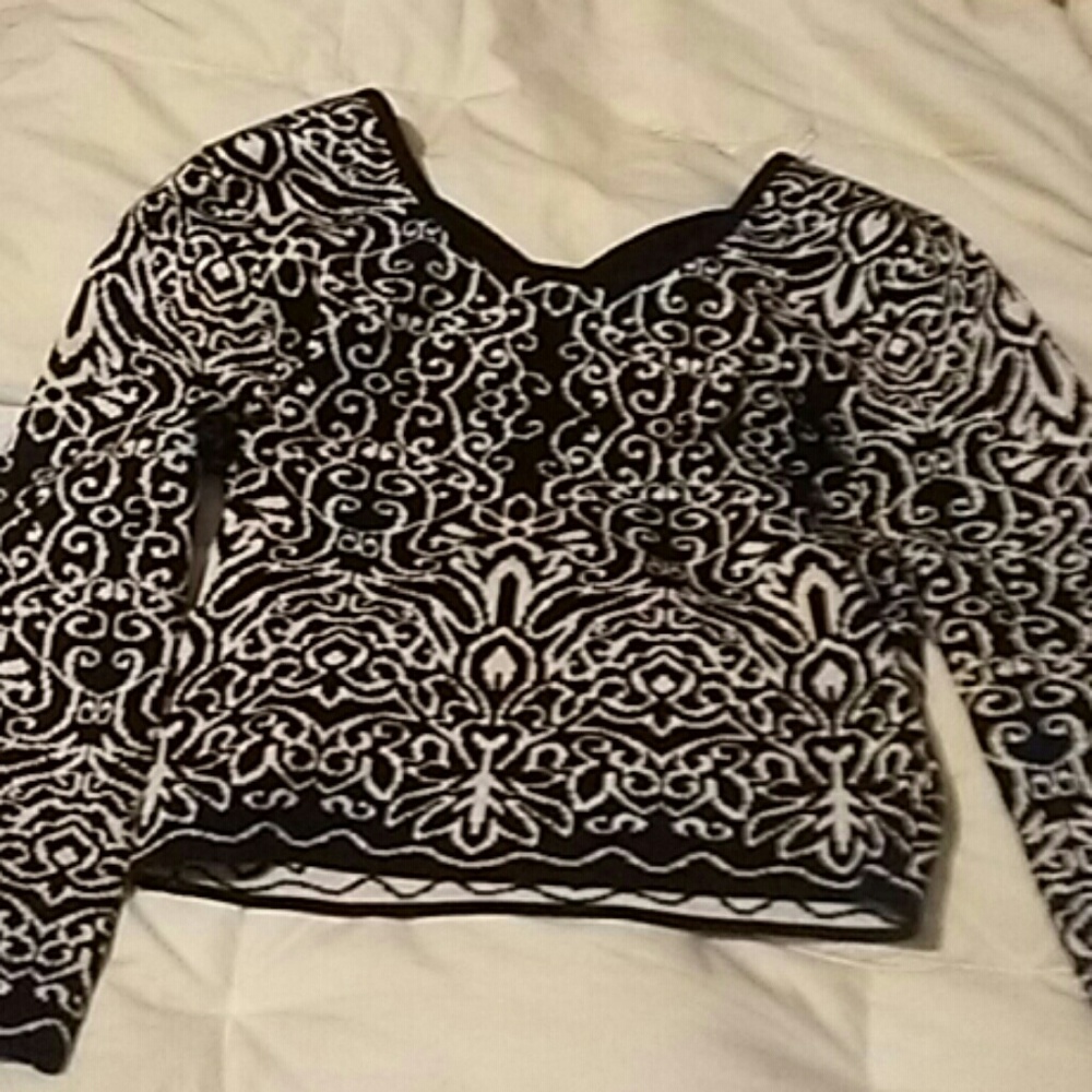 Long sleeve crop